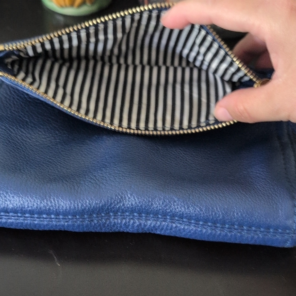 Kate Spade Blue Crossbody Bag with Gold Hardware - Picture 2 of 6